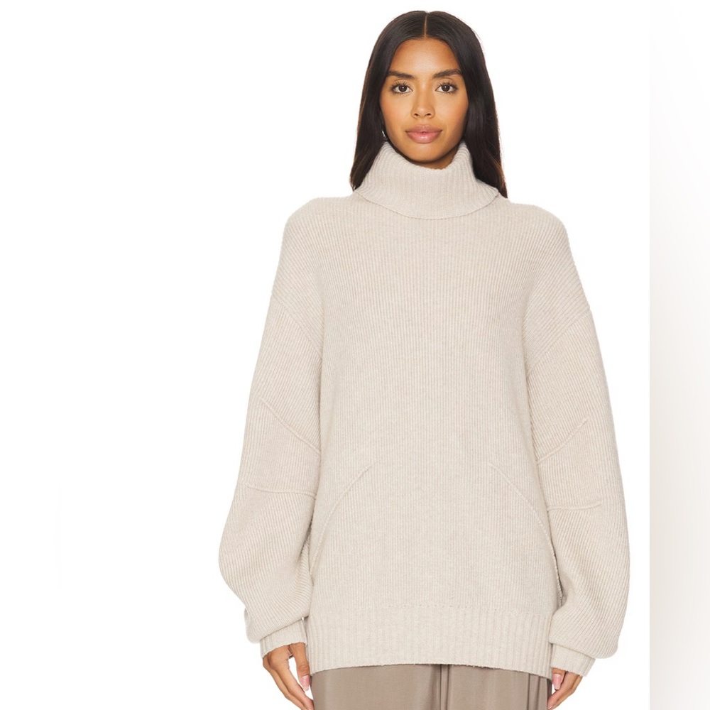 Helmut Lang Apex sweater
Apex Chunky Turtleneck in Oat Melange - Picture 2 of 8